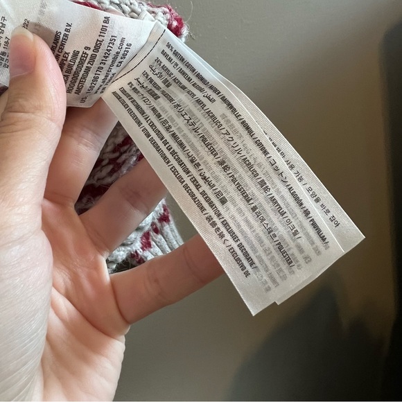 ✨ Abercrombie & Fitch Women’s Gray Red Nordic Sweater Small - Picture 5 of 9